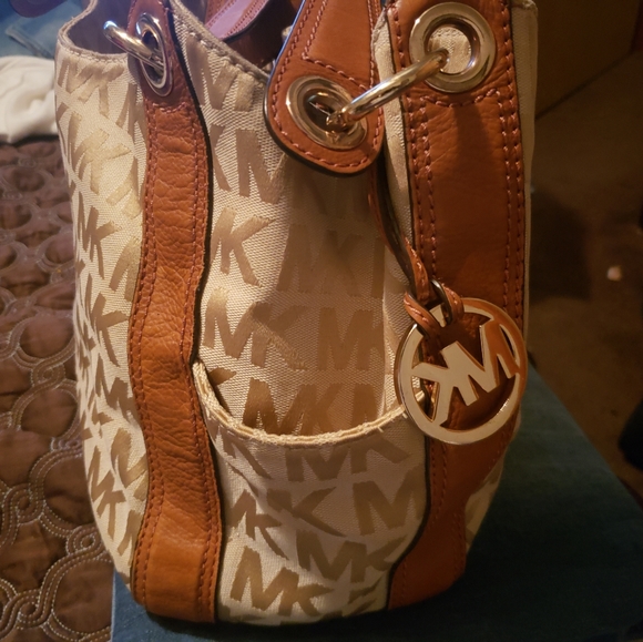 Purse - Picture 2 of 4